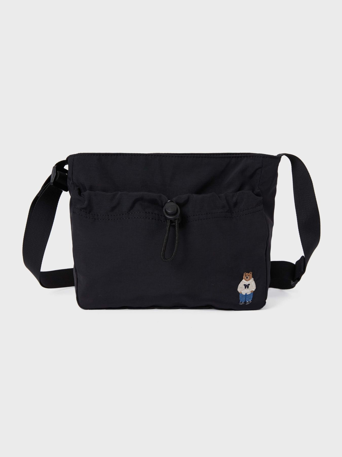 【韓国WHO.A.U フーアーユー】Steve Nylon Drawstring Cross Bag Steve Nylon Drawstring Cross Bag - 후아유닷컴